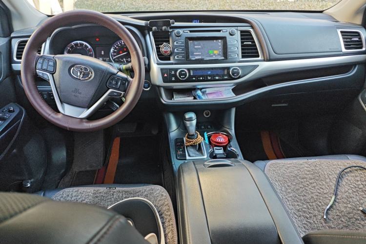 Used Toyota Highlander 2015 2.0T Four-Wheel Drive Luxury Edition 7-Seater Center Console