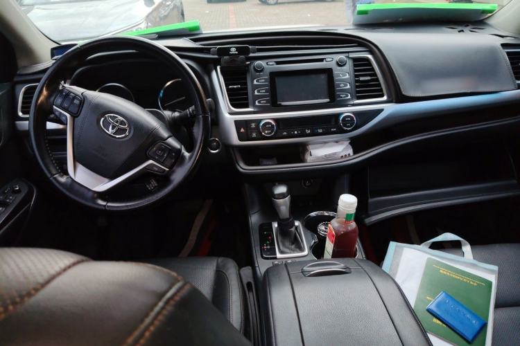 Used Toyota Highlander 2015 2.0T Four-Wheel Drive Luxury Edition 7-Seater Center Console