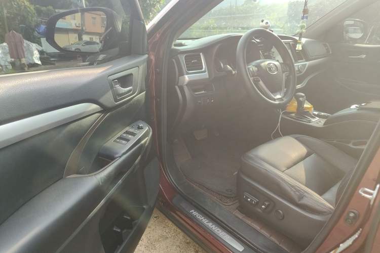 Used Toyota Highlander 2015 2.0T Four-Wheel Drive Luxury Edition 7-Seater Driver Seat