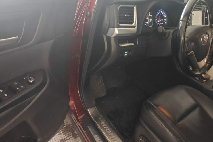 Used Toyota Highlander 2015 2.0T Four-Wheel Drive Luxury Navigation Version with 7 Seats Driver Seat