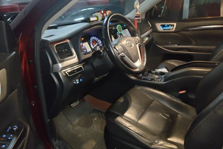 Used Toyota Highlander 2015 2.0T Two-Wheel Drive Luxury Edition 7 Seats Driver Seat