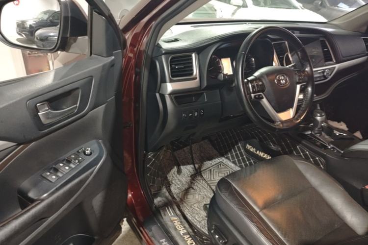 Used Toyota Highlander 2015 2.0T Two-Wheel Drive Luxury Edition 7 Seats Driver Seat