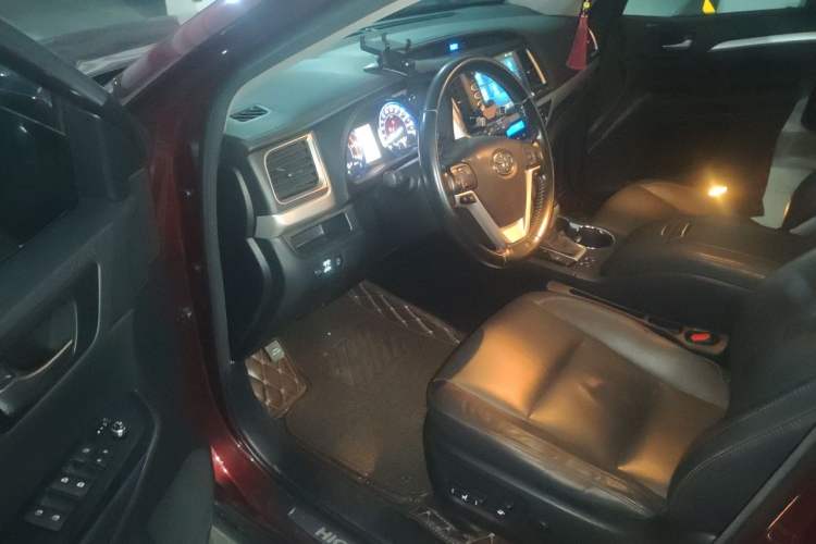 Used Toyota Highlander 2015 2.0T Four-Wheel Drive Luxury Edition 7-Seater Driver Seat