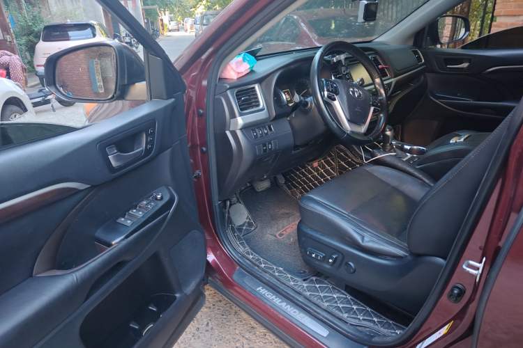 Used Toyota Highlander 2015 2.0T Four-Wheel Drive Ultimate Edition 7-Seater Driver Seat