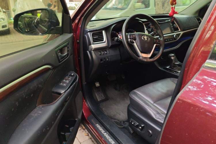 Used Toyota Highlander 2015 2.0T Four-Wheel Drive Ultimate Edition 7-Seater Driver Seat