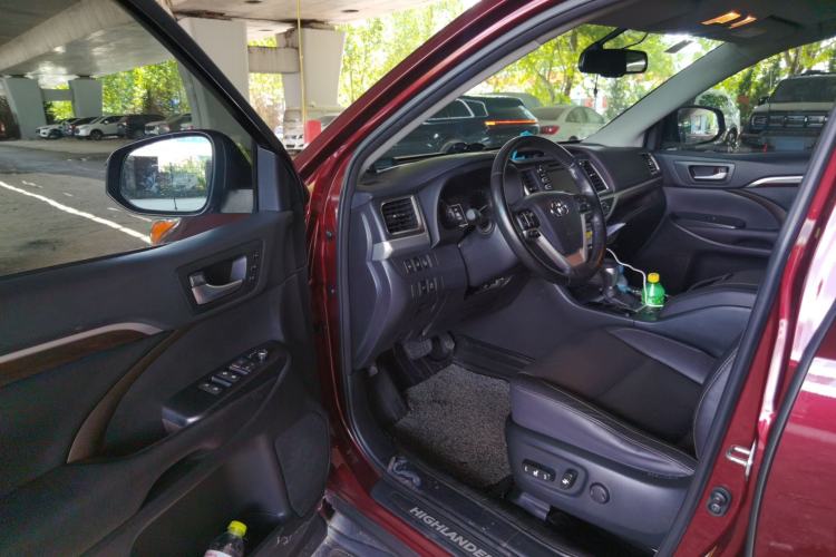 Used Toyota Highlander 2015 2.0T Four-Wheel Drive Ultimate Edition 7-Seater Driver Seat