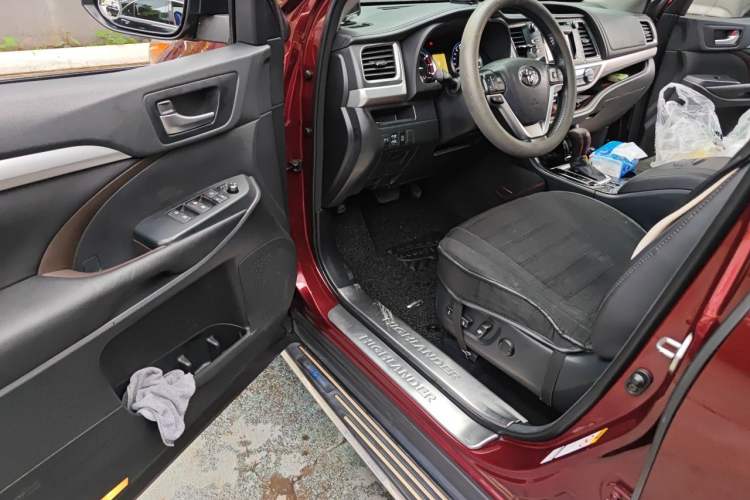Used Toyota Highlander 2015 2.0T Four-Wheel Drive Luxury Edition 7-Seater Driver Seat