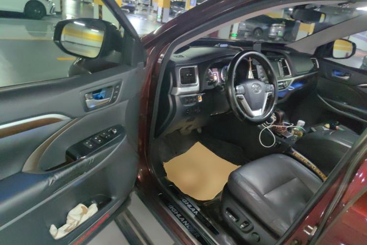 Used Toyota Highlander 2015 2.0T Four-Wheel Drive Ultimate Edition 7-Seater Driver Seat