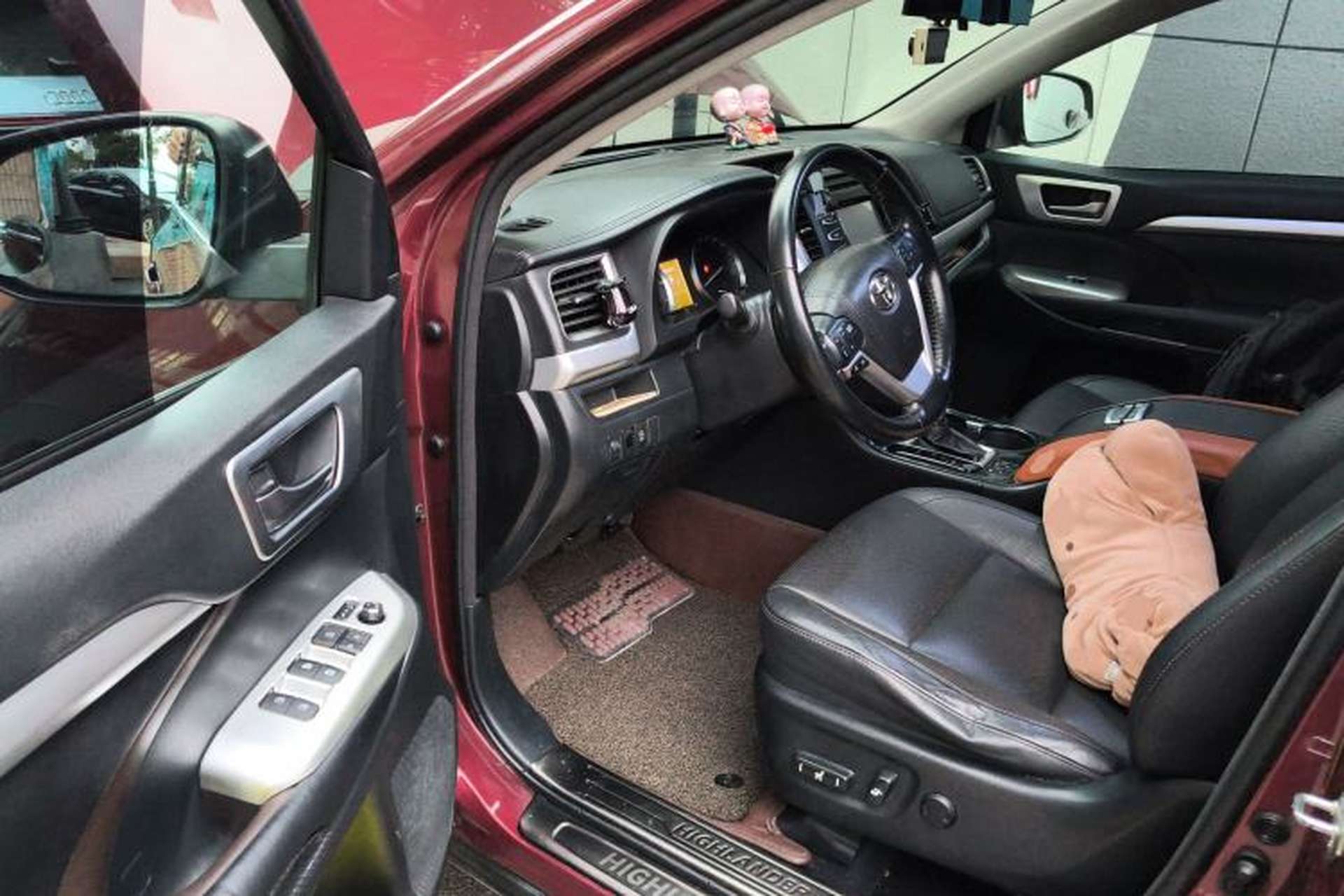 Used Toyota Highlander 2015 2.0T Two-Wheel Drive Luxury Edition 7 Seats Driver Seat