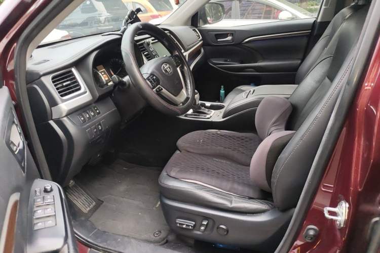 Used Toyota Highlander 2015 2.0T Four-Wheel Drive Ultimate Edition 7-Seater Driver Seat