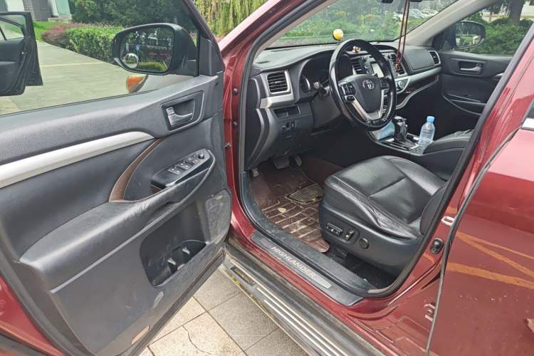 Used Toyota Highlander 2015 2.0T Two-Wheel Drive Luxury Edition 7 Seats Driver Seat