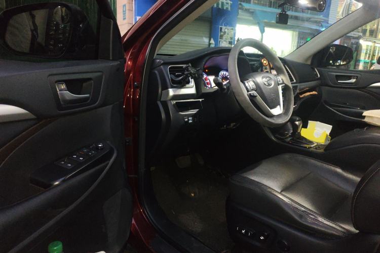 Used Toyota Highlander 2015 2.0T Four-Wheel Drive Luxury Edition 7-Seater Driver Seat