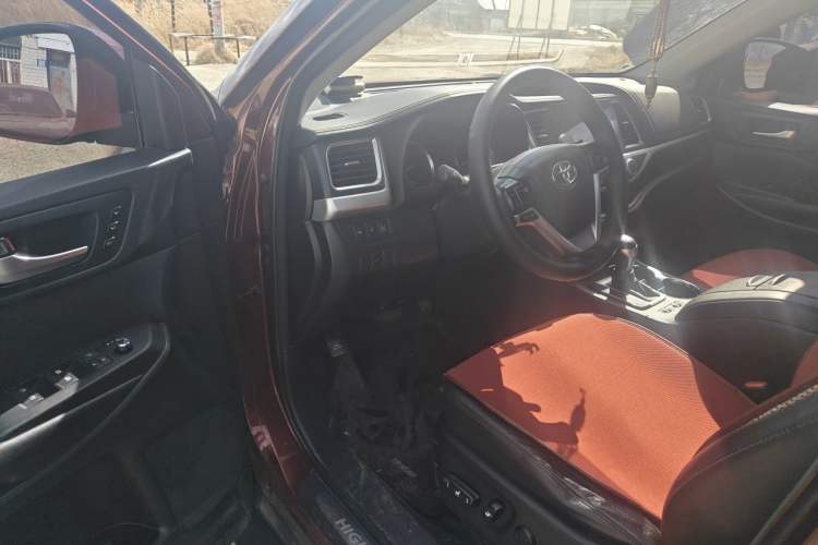 Used Toyota Highlander 2015 3.5L 4x4 Ultimate Edition 7-Seater Driver Seat