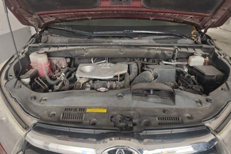 Used Toyota Highlander 2015 2.0T Four-Wheel Drive Luxury Navigation Version with 7 Seats Engine Bay
