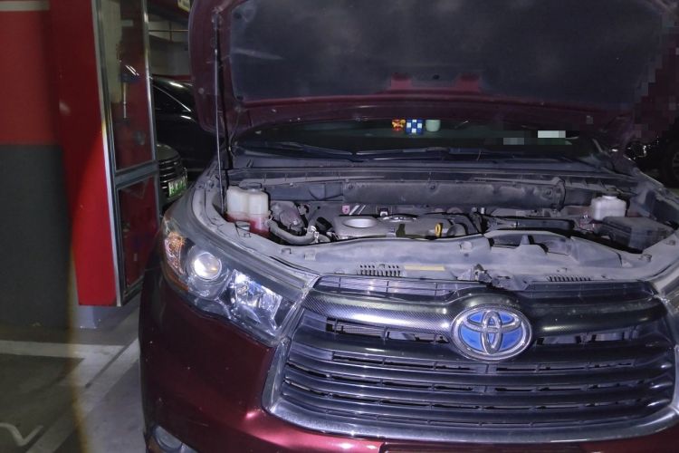 Used Toyota Highlander 2015 2.0T Two-Wheel Drive Luxury Edition 7 Seats Engine Bay Right