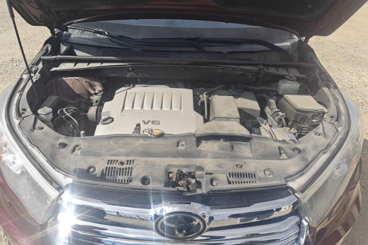 Used Toyota Highlander 2015 3.5L 4x4 Ultimate Edition 7-Seater Engine Bay