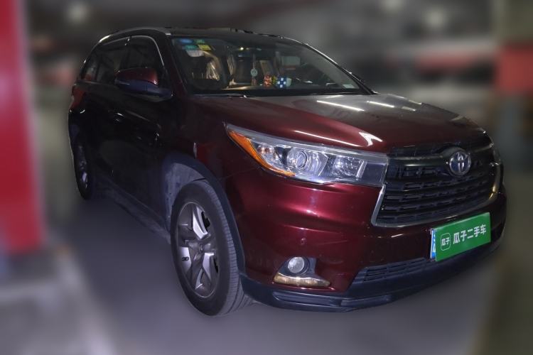 Used Toyota Highlander 2015 2.0T Two-Wheel Drive Luxury Edition 7 Seats Front Right 45 Deg