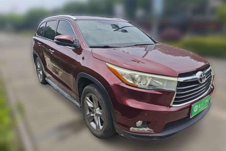 Used Toyota Highlander 2015 2.0T Two-Wheel Drive Luxury Edition 7 Seats Front Right 45 Deg