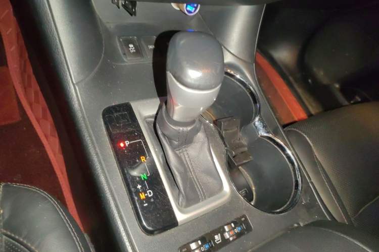 Used Toyota Highlander 2015 2.0T Four-Wheel Drive Ultimate Edition 7-Seater Gear Lever