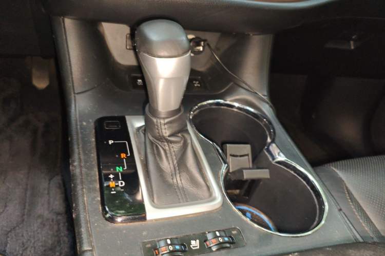 Used Toyota Highlander 2015 2.0T Four-Wheel Drive Ultimate Edition 7-Seater Gear Lever