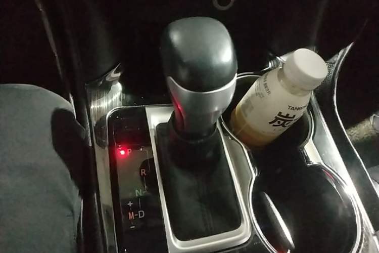 Used Toyota Highlander 2015 2.0T Four-Wheel Drive Luxury Edition 7-Seater Gear Lever