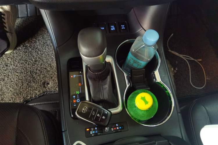 Used Toyota Highlander 2015 2.0T Four-Wheel Drive Ultimate Edition 7-Seater Gear Lever