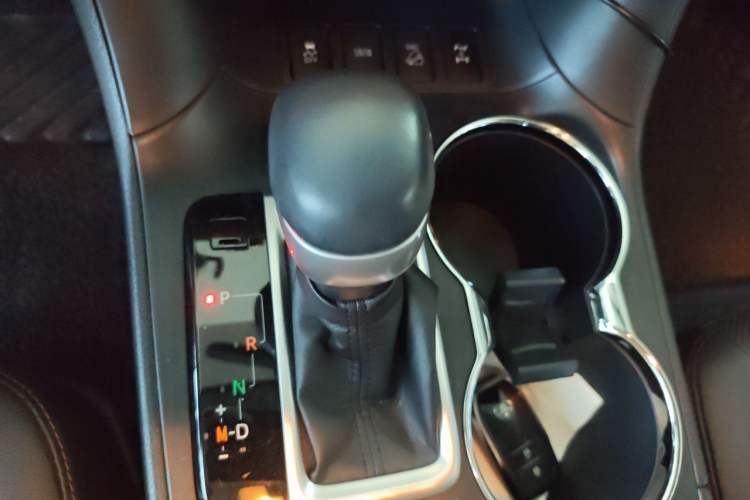 Used Toyota Highlander 2015 2.0T Four-Wheel Drive Luxury Edition 7-Seater Gear Lever