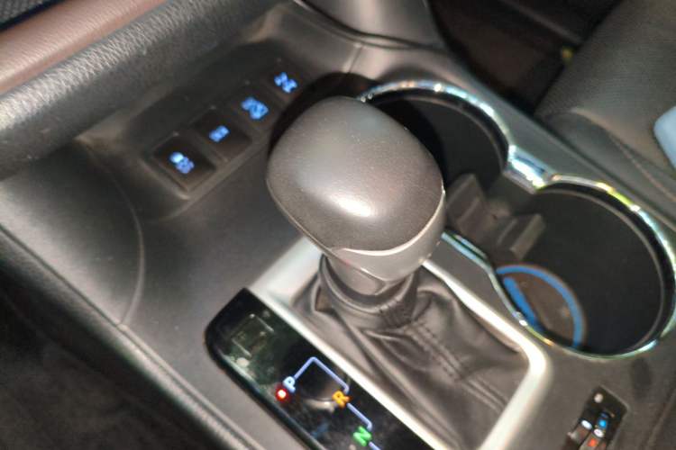 Used Toyota Highlander 2015 2.0T Four-Wheel Drive Ultimate Edition 7-Seater Gear Lever