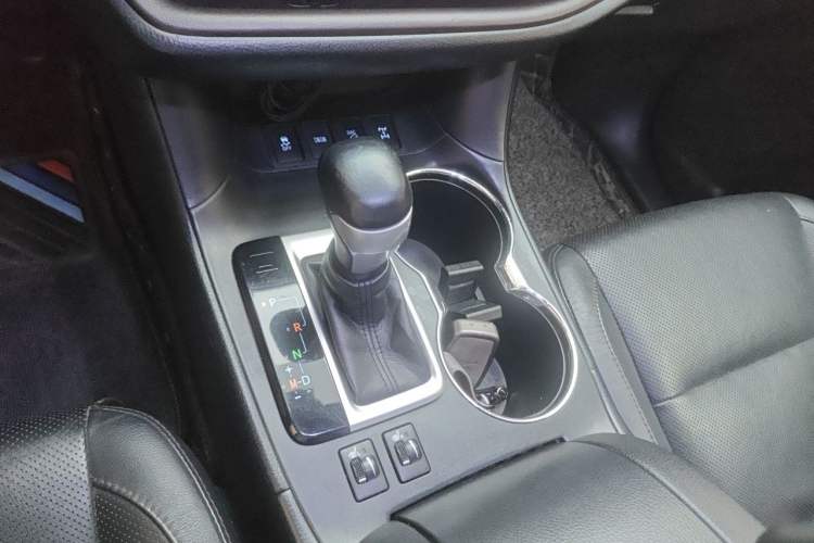 Used Toyota Highlander 2015 2.0T Four-Wheel Drive Luxury Edition 7-Seater Gear Lever