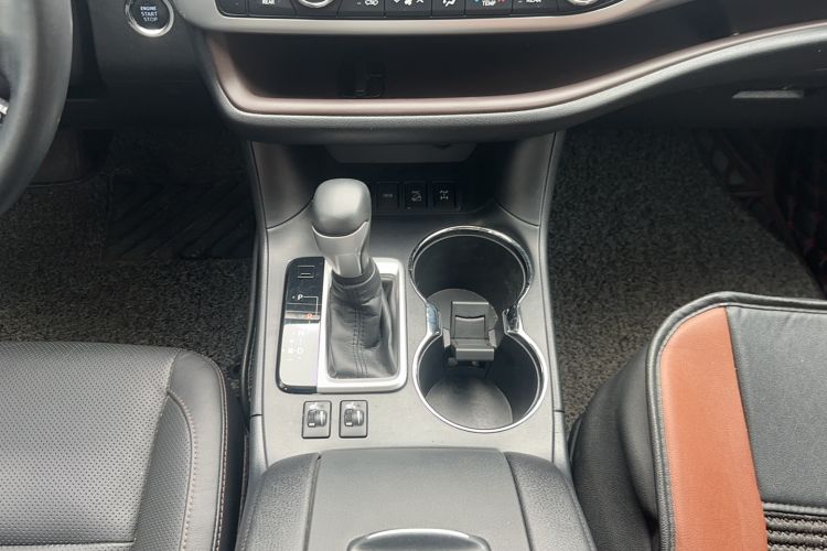 Used Toyota Highlander 2015 2.0T Four-Wheel Drive Luxury Edition 7-Seater Gear Lever