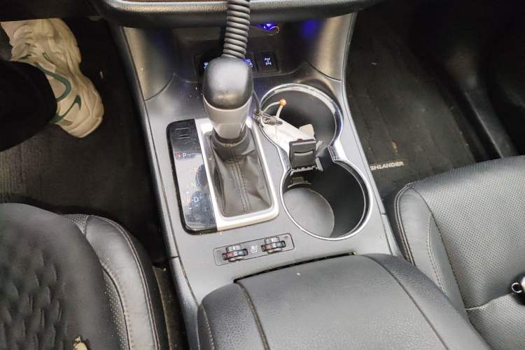 Used Toyota Highlander 2015 2.0T Four-Wheel Drive Ultimate Edition 7-Seater Gear Lever