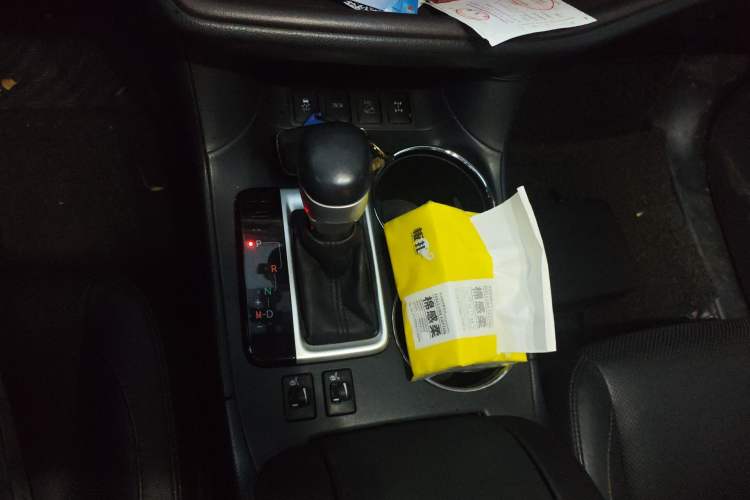 Used Toyota Highlander 2015 2.0T Four-Wheel Drive Luxury Edition 7-Seater Gear Lever