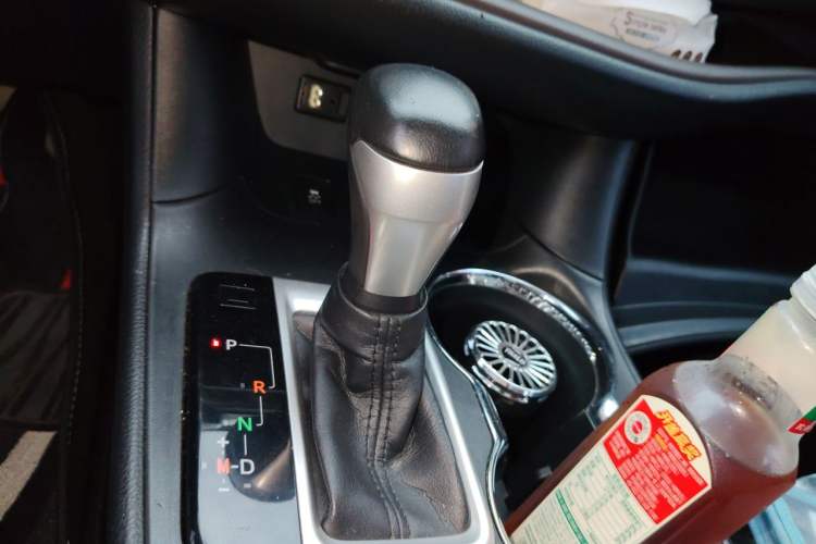 Used Toyota Highlander 2015 2.0T Four-Wheel Drive Luxury Edition 7-Seater Gear Lever