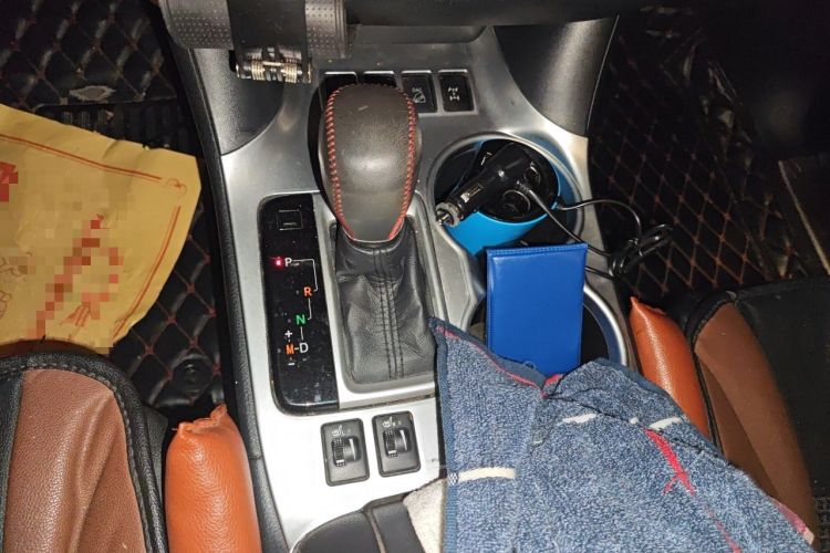 Used Toyota Highlander 2015 2.0T Four-Wheel Drive Luxury Edition 7-Seater Gear Lever