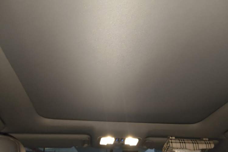 Used Toyota Highlander 2015 2.0T Two-Wheel Drive Luxury Edition 7 Seats Headliner
