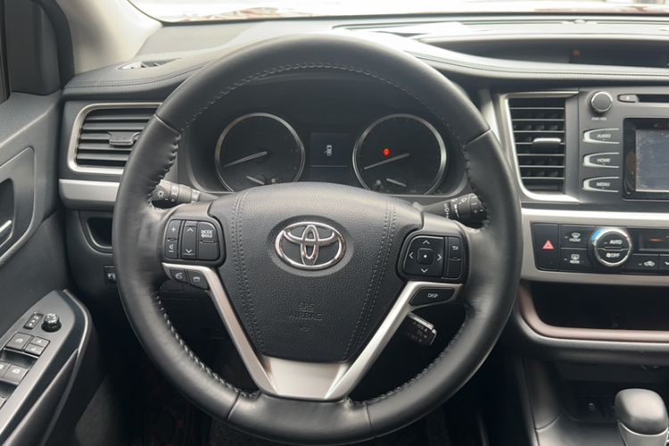 Used Toyota Highlander 2015 2.0T Four-Wheel Drive Luxury Edition 7-Seater Interior 1