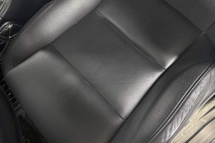 Used Toyota Highlander 2015 2.0T Four-Wheel Drive Luxury Edition 7-Seater Interior 2