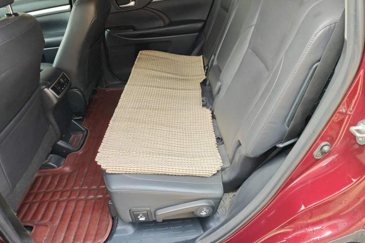 Used Toyota Highlander 2015 2.0T Four-Wheel Drive Luxury Edition 7-Seater Interior 2