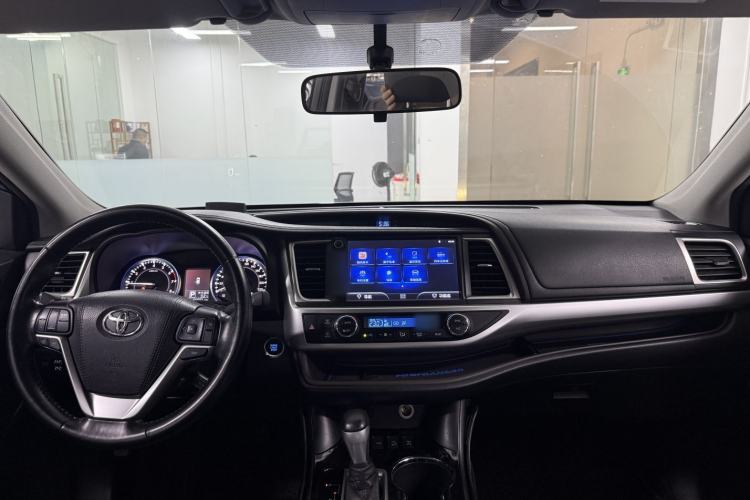 Used Toyota Highlander 2015 2.0T Four-Wheel Drive Luxury Edition 7-Seater Interior 9