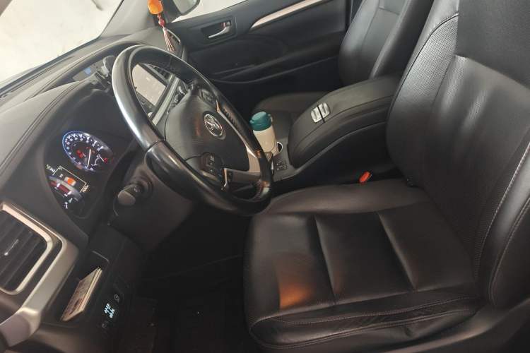 Used Toyota Highlander 2015 2.0T Four-Wheel Drive Luxury Navigation Version with 7 Seats Left Front Seat