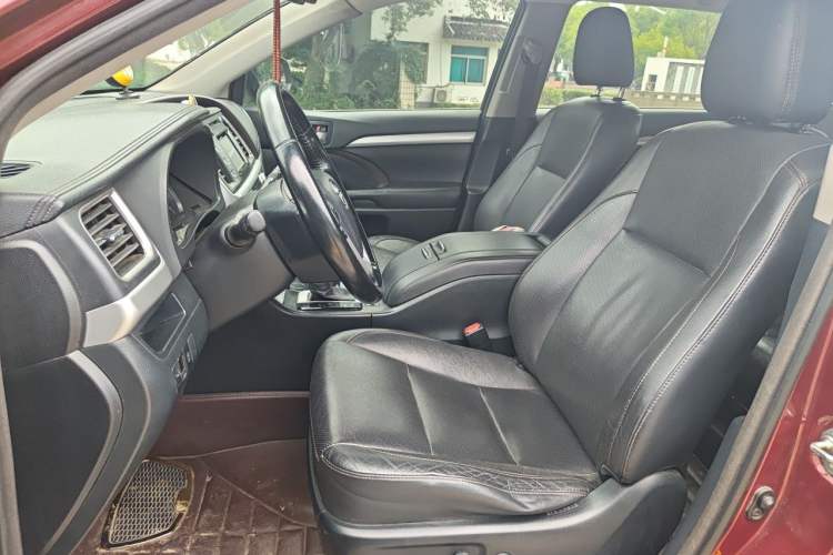 Used Toyota Highlander 2015 2.0T Two-Wheel Drive Luxury Edition 7 Seats Left Front Seat