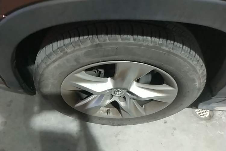 Used Toyota Highlander 2015 2.0T Four-Wheel Drive Luxury Edition 7-Seater Left Front Wheel Hub
