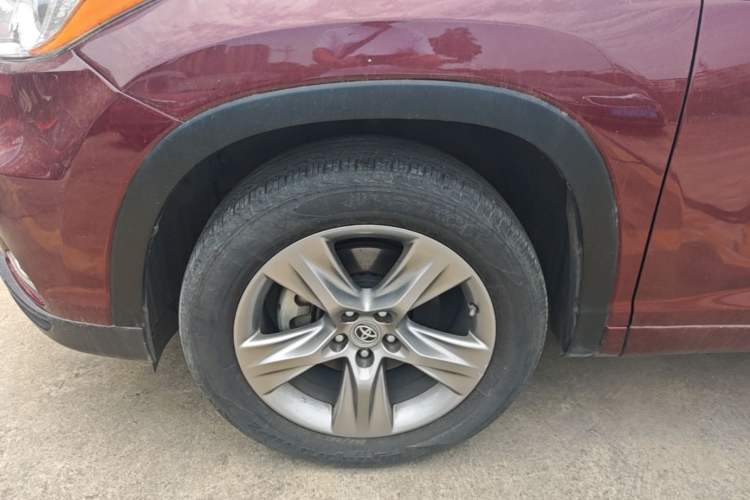Used Toyota Highlander 2015 2.0T Four-Wheel Drive Luxury Edition 7-Seater Left Front Wheel Hub