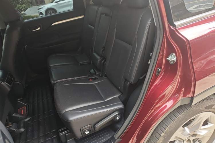 Used Toyota Highlander 2015 2.0T Two-Wheel Drive Luxury Navigation Version 7 Seats Left Rear Seat