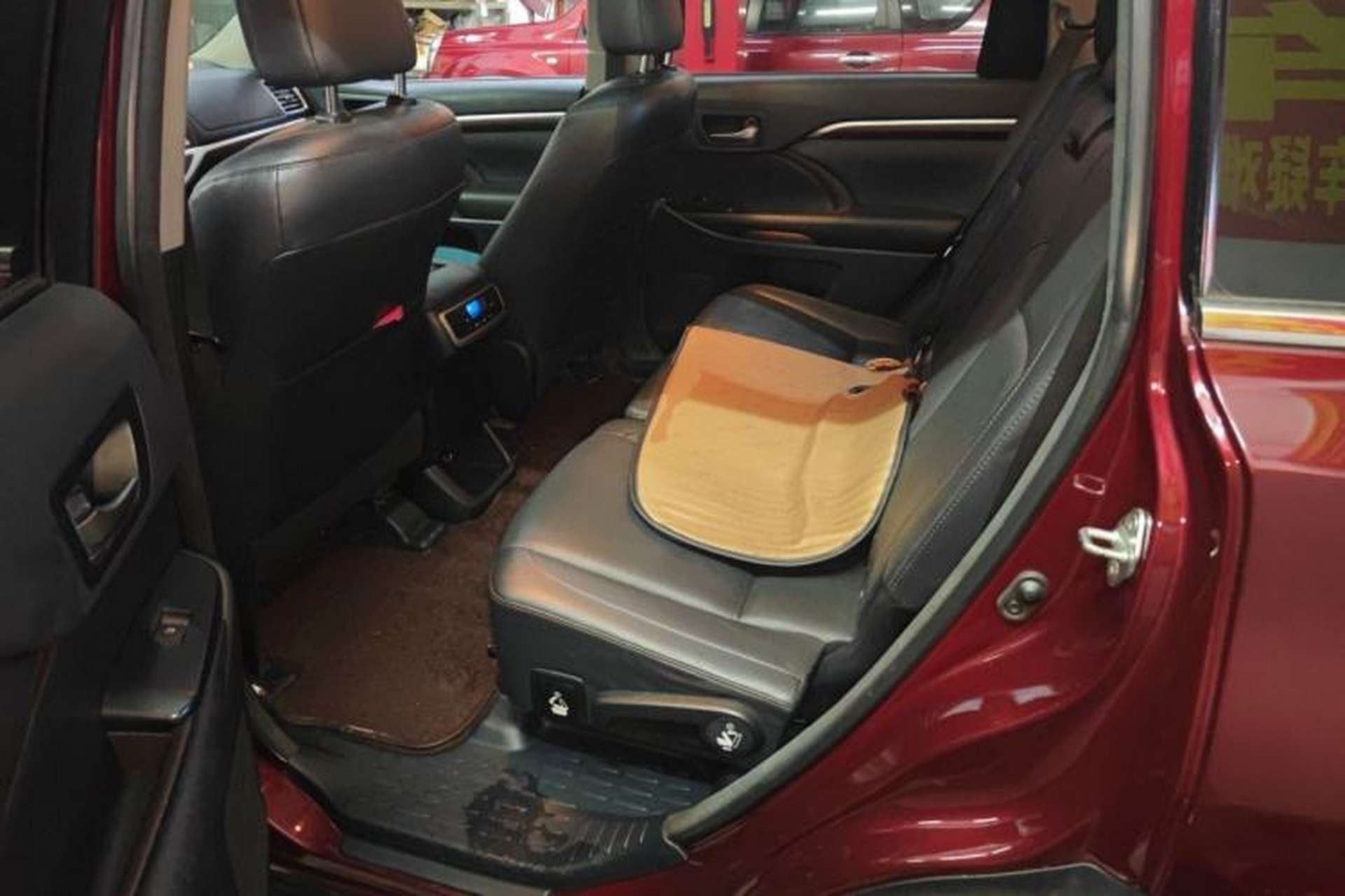 Used Toyota Highlander 2015 2.0T Four-Wheel Drive Ultimate Edition 7-Seater Left Rear Seat
