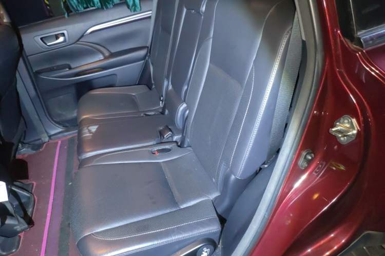 Used Toyota Highlander 2015 2.0T Four-Wheel Drive Ultimate Edition 7-Seater Left Rear Seat