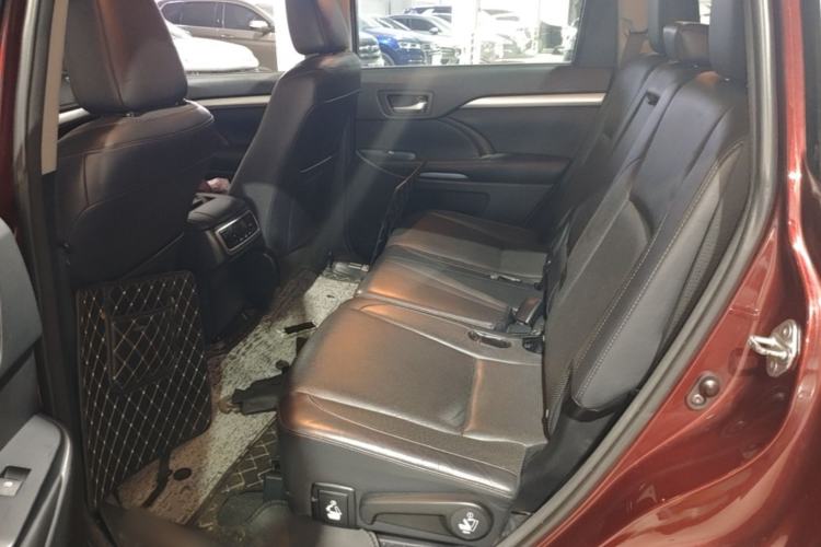 Used Toyota Highlander 2015 2.0T Two-Wheel Drive Luxury Edition 7 Seats Left Rear Seat