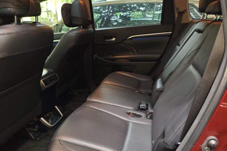 Used Toyota Highlander 2015 2.0T Four-Wheel Drive Ultimate Edition 7-Seater Left Rear Seat