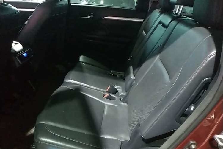 Used Toyota Highlander 2015 2.0T Four-Wheel Drive Luxury Edition 7-Seater Left Rear Seat