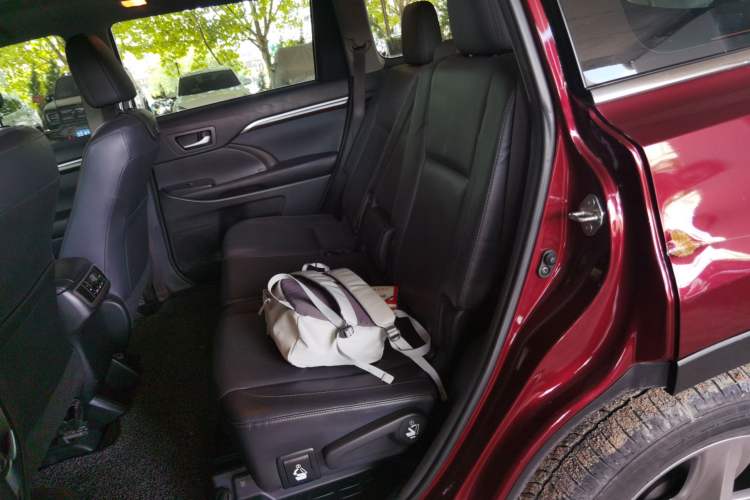 Used Toyota Highlander 2015 2.0T Four-Wheel Drive Ultimate Edition 7-Seater Left Rear Seat